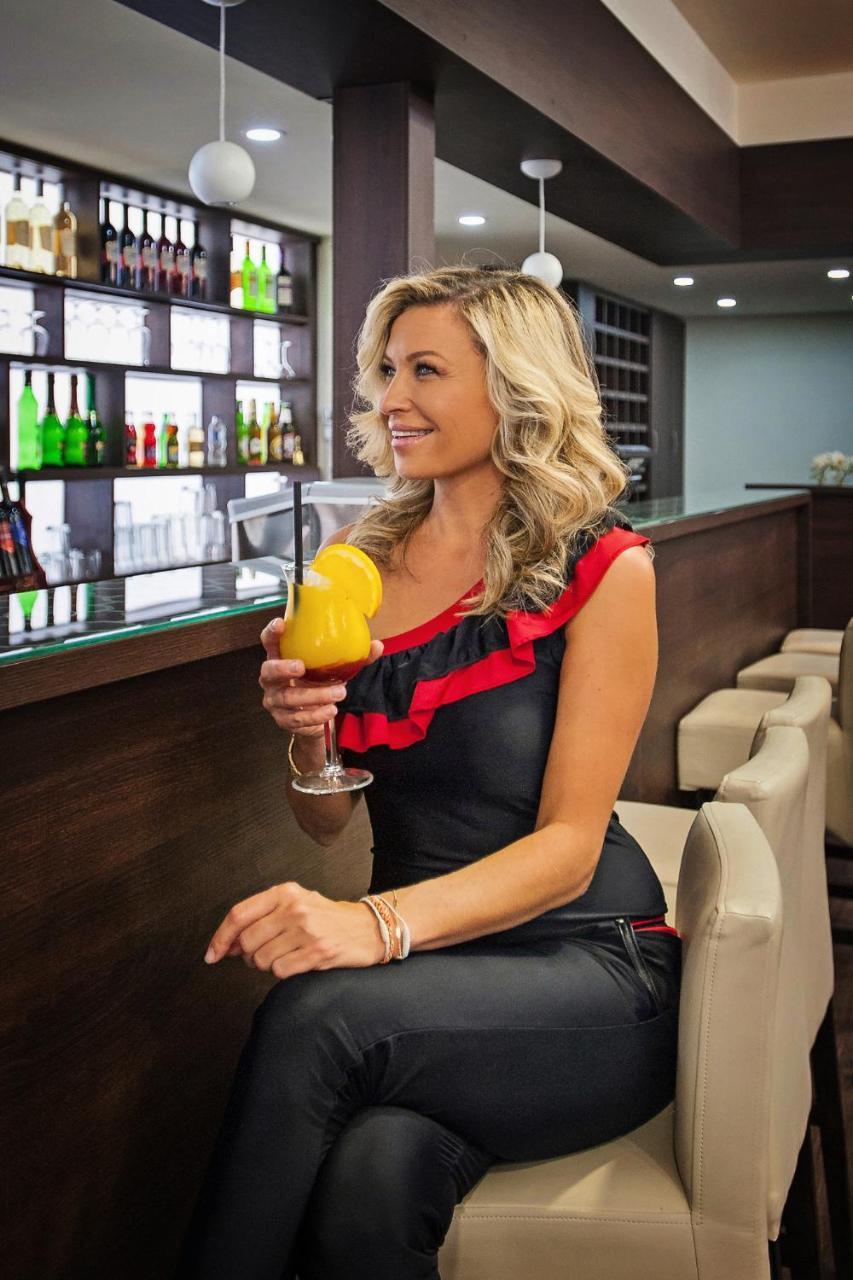 Hotel Dombóvár Dış mekan fotoğraf